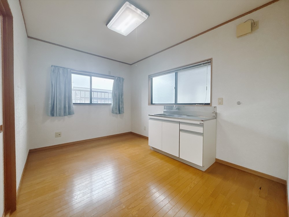 *. 2階洋室 .*※リフォーム前写真