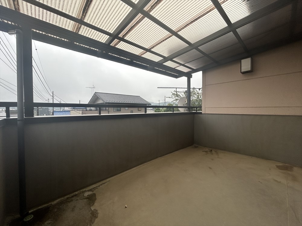 *. ベランダ.* 急な雨でも安心の屋根♪