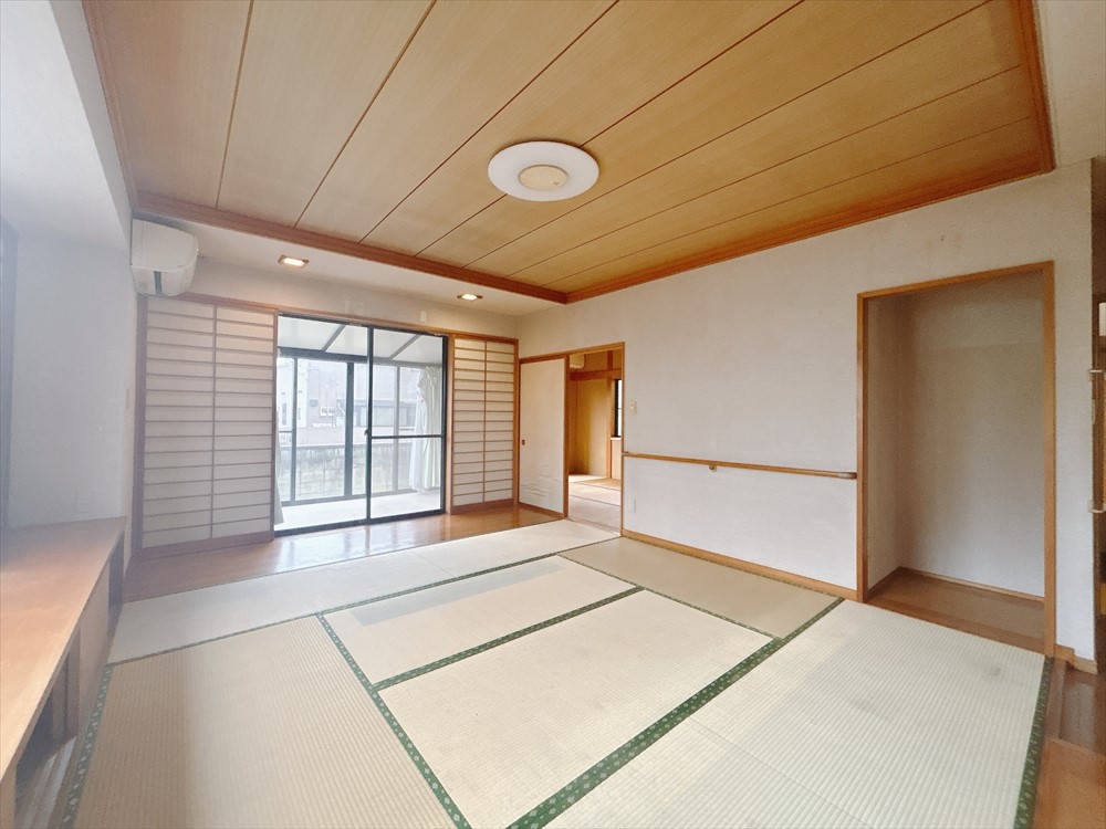 *. リビング .*※リフォーム前写真 自然光が入る明るいリビング♪