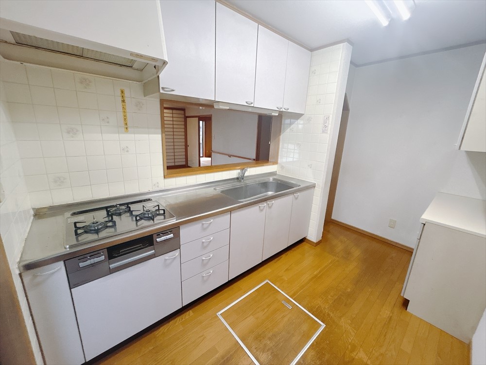 *. キッチン .*※リフォーム前写真 収納付きでお片付けもラクラクです♪