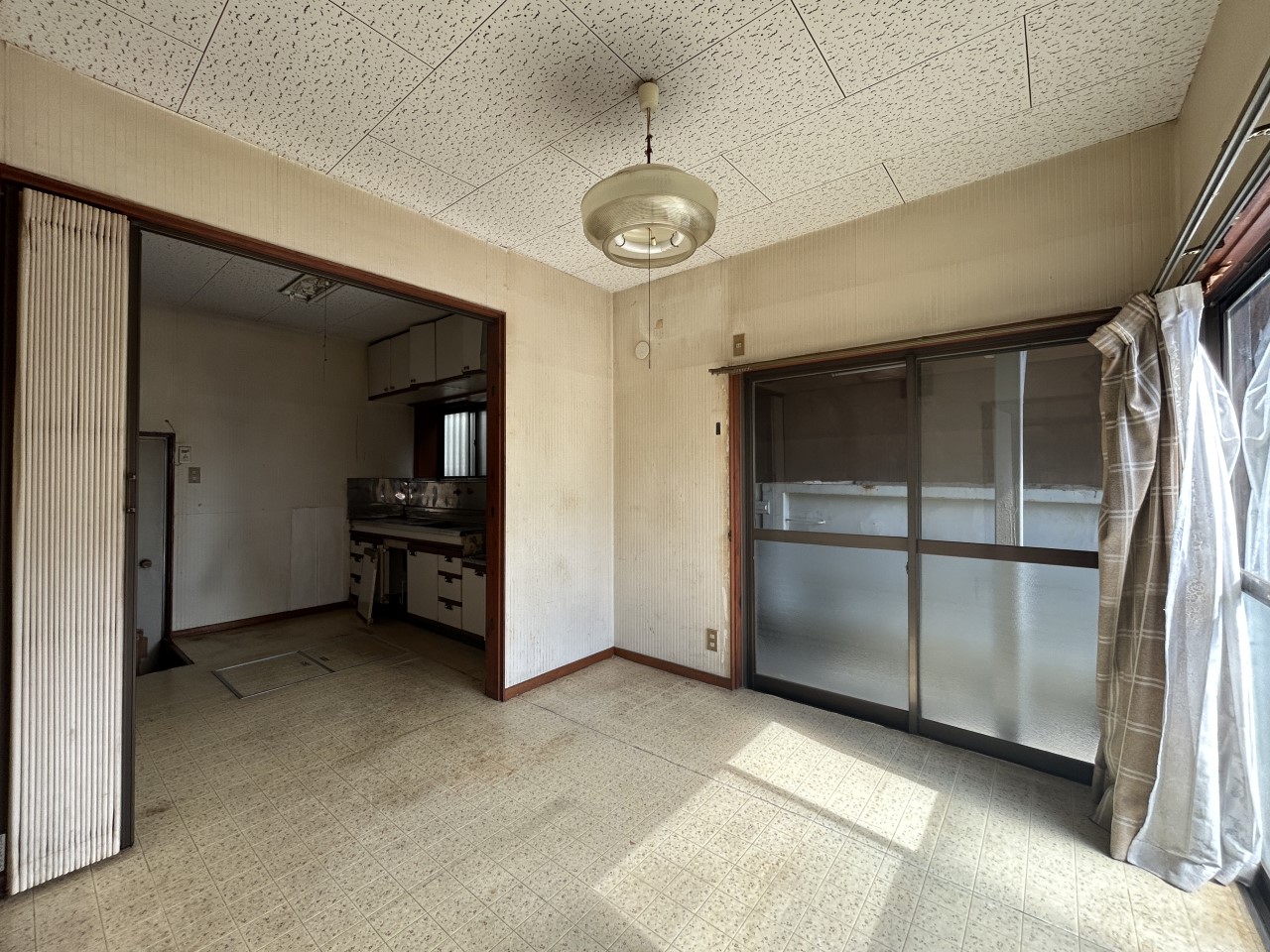 *. ダイニングキッチン .*※リフォーム中写真 新しいシステムキッチンが設置されます