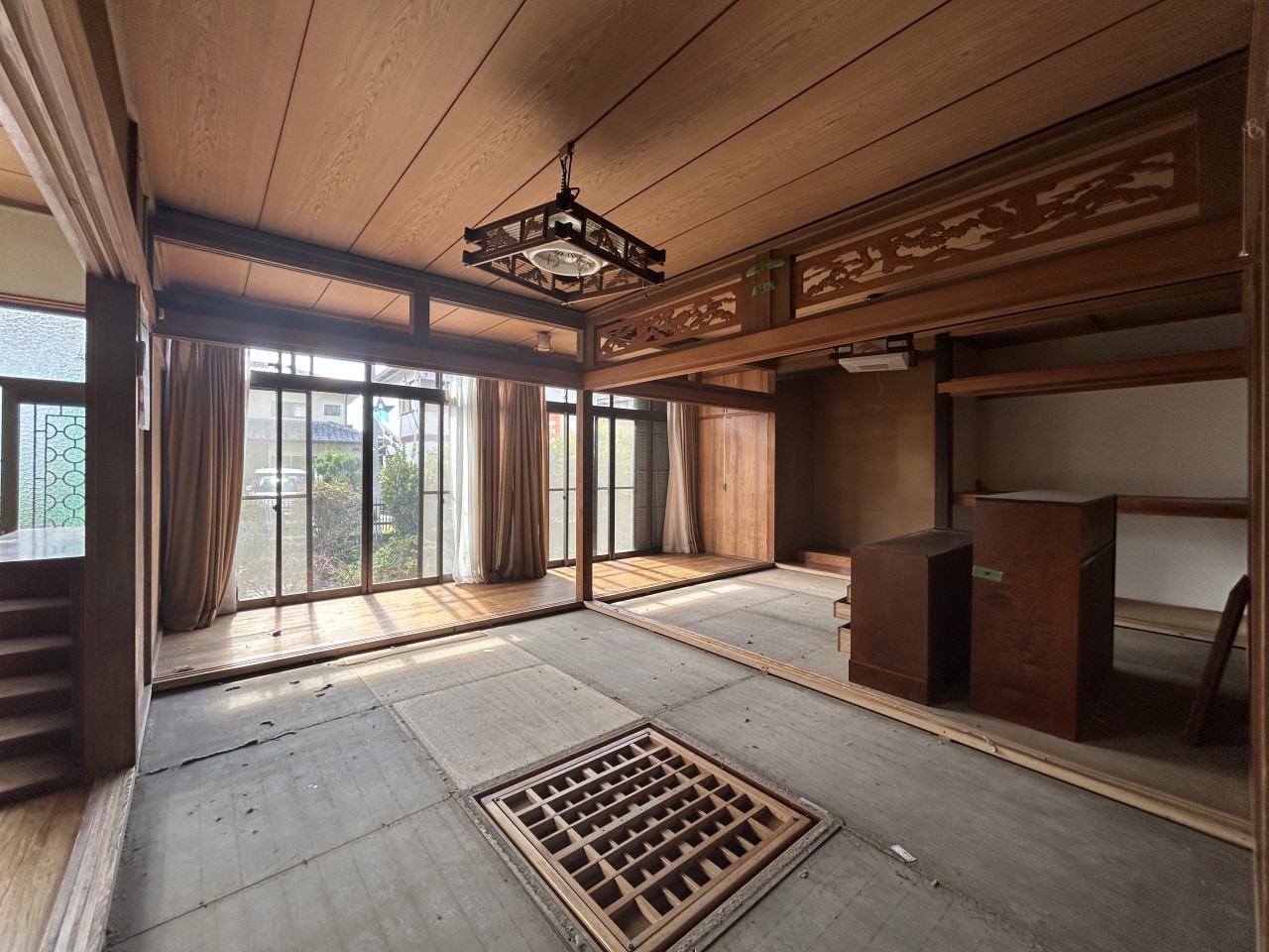 *. 1階和室 .*※リフォーム中写真 畳の表替えを行います