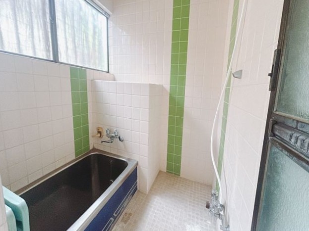 *. 浴室 .* ※リフォーム前写真