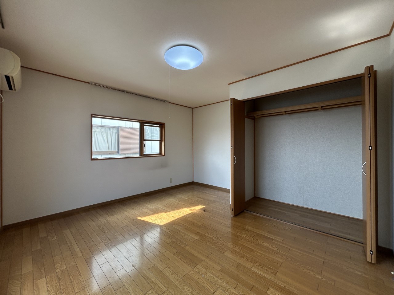 *.洋室.* 大容量のクローゼットがついた洋室です♪