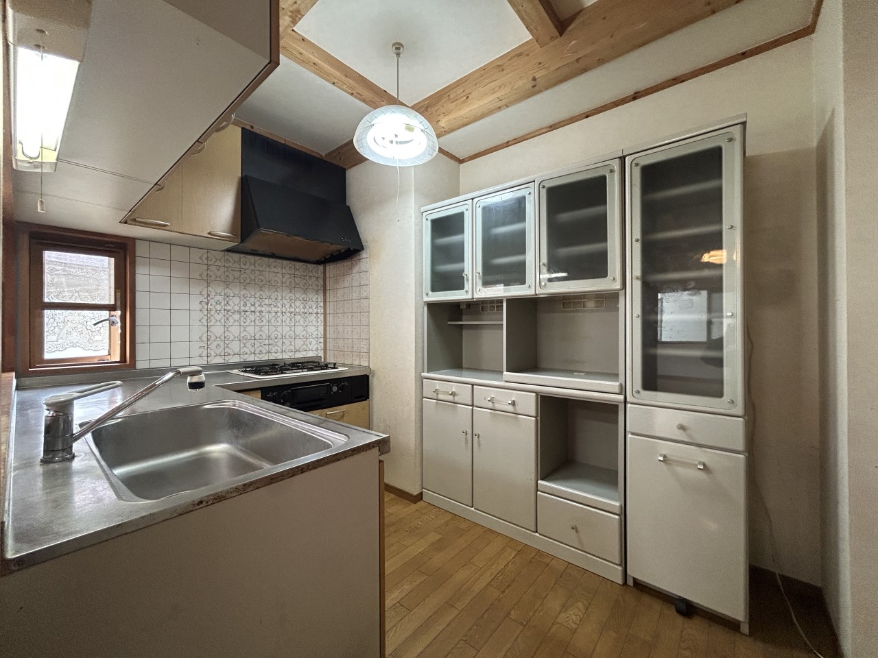 *. キッチン .* 収納付きなのでいつでもキッチン周りスッキリです!