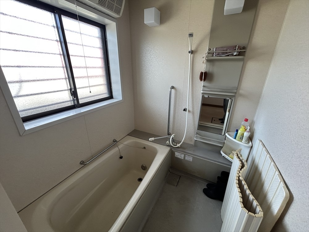 *. 浴室 .*※リフォーム前写真 新しいユニットバスになります♪