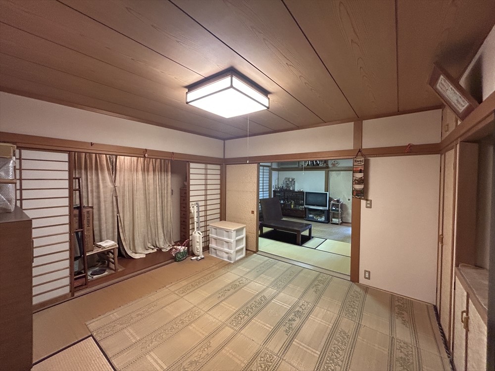 *. 和室 .*※リフォーム前写真 襖を開けておけば16帖のお部屋として使用可能