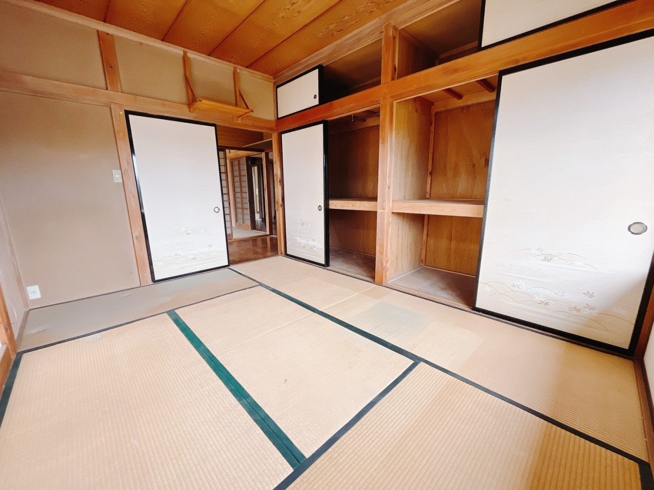 【和室】収納豊富なので、お部屋が広々と使用できます♪
