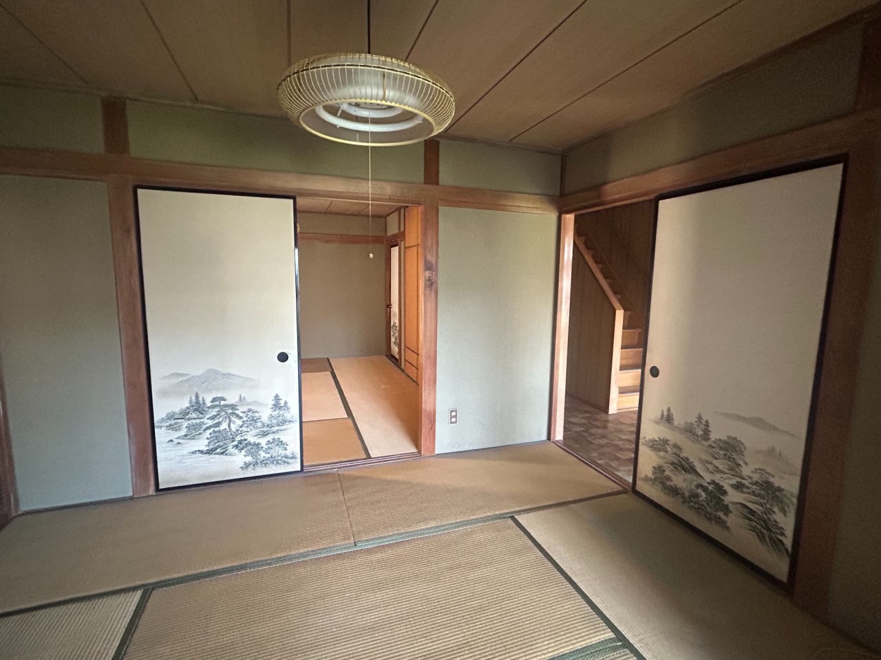 【和室】隣のお部屋も和室です。襖を取れば13.1帖の1つのお部屋として利用できます♪