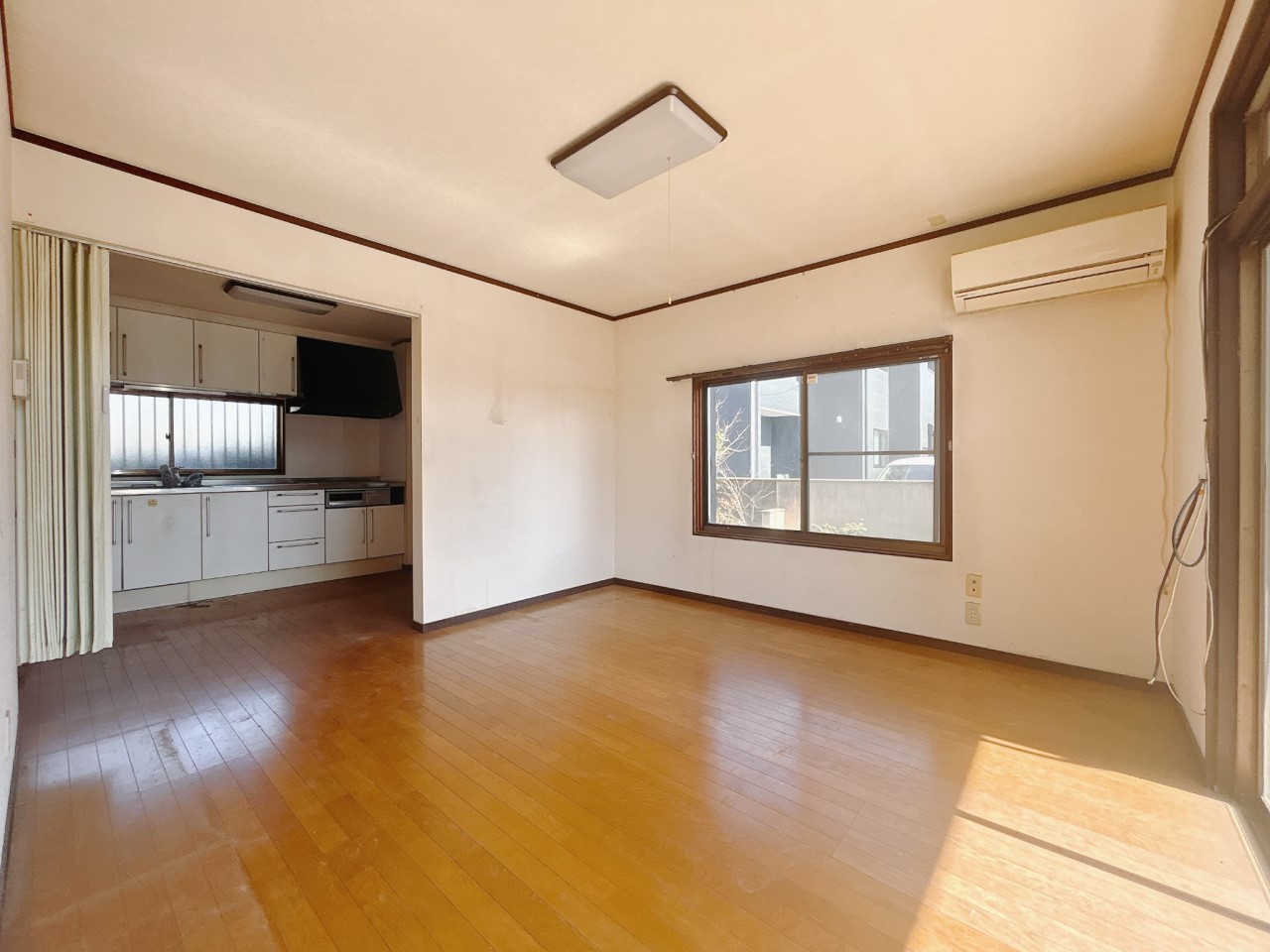 【リビング】自然光が入る明るいリビング♪