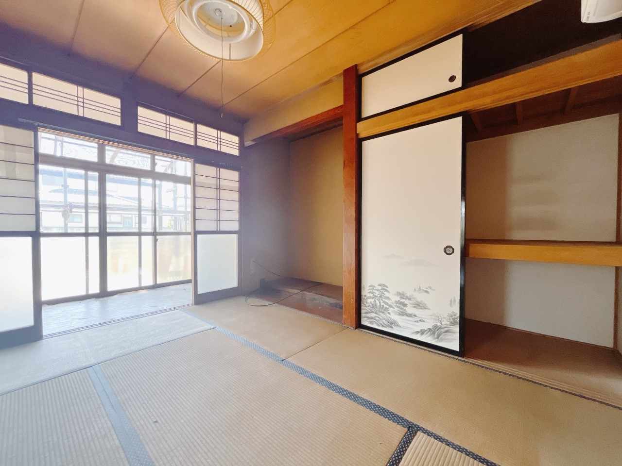 【和室】押入にはお布団や季節物などが収納できます♪