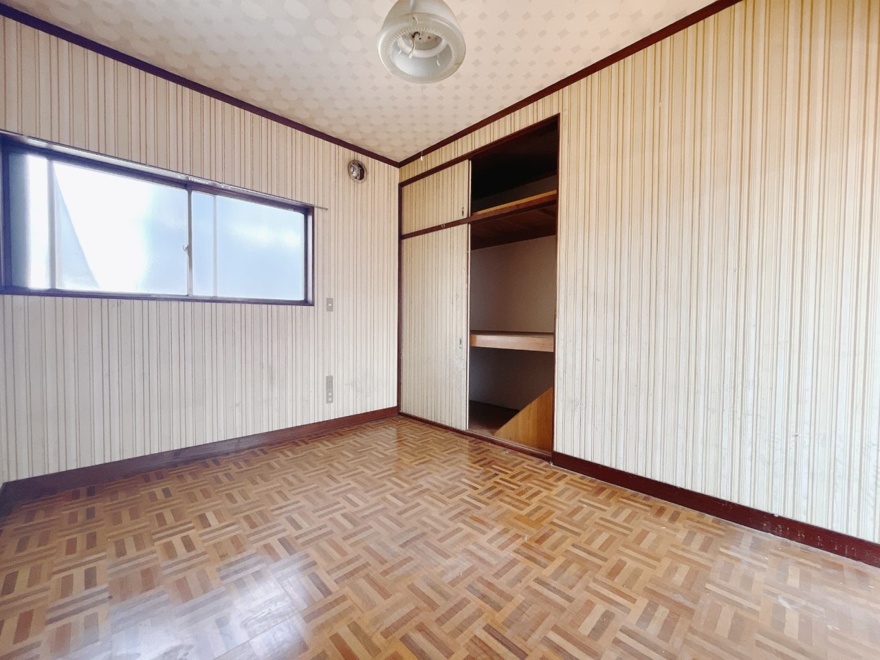 【洋室 】全居室に収納がございます♪