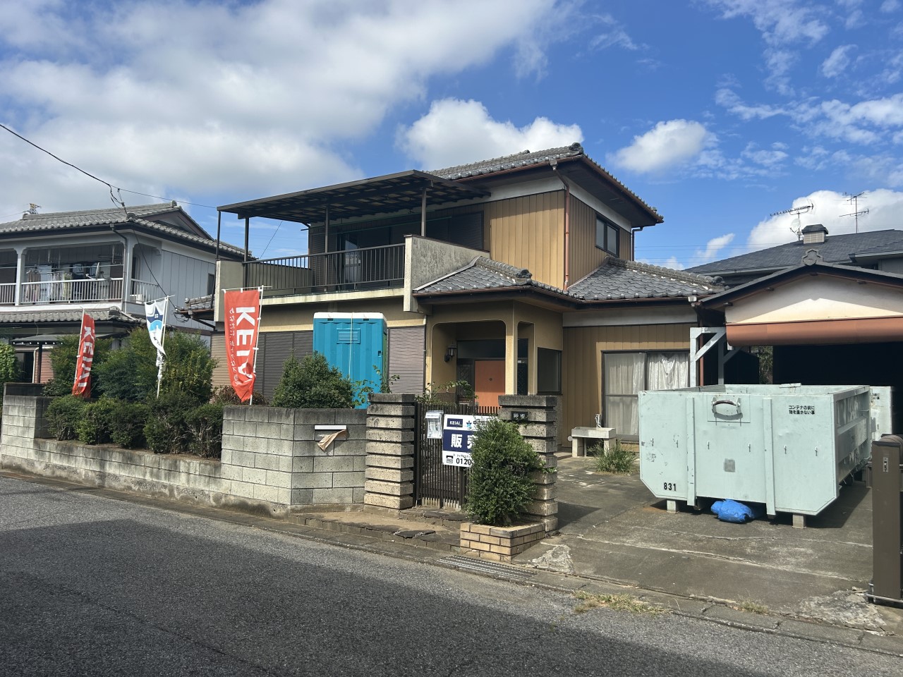 *. 外観 .*※リフォーム中写真 約5.5mの前面道路で運転が苦手な方でも安心して駐車できます♪