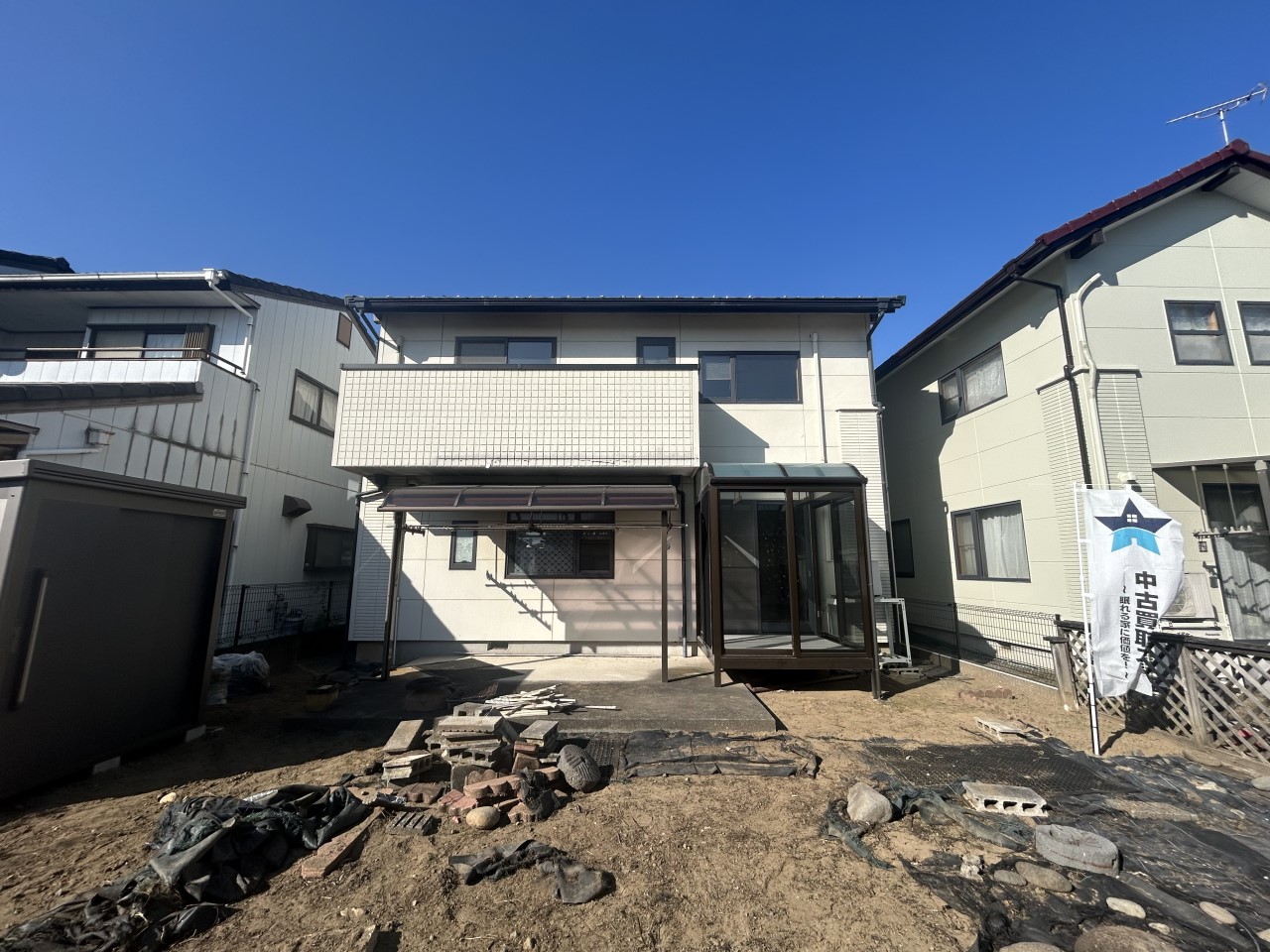 *. 外観 .* お庭でお子様のプールやBBQが楽しめます♪ 小学校徒歩9分の子育て家族にうれしい立地です♪