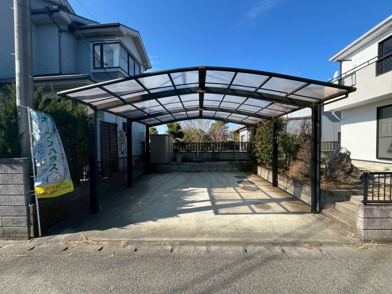 【外観】2台分のカーポートもございます♪