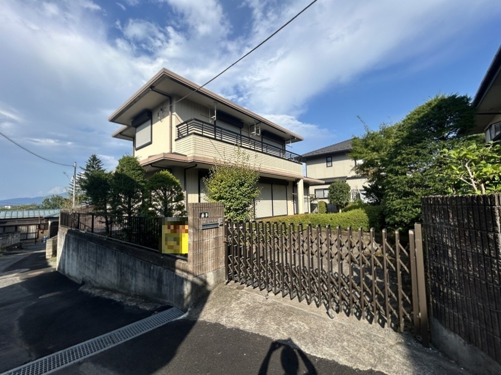 *. 外観 .* 小・中学校徒歩圏内の子育て家族にうれしい立地です♪