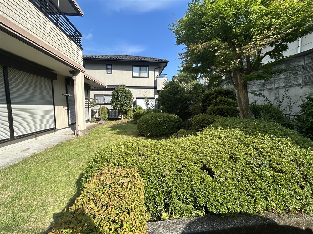 *. 外観 .* ひろーいお庭ではBBQやガーデニングも楽しめます♪