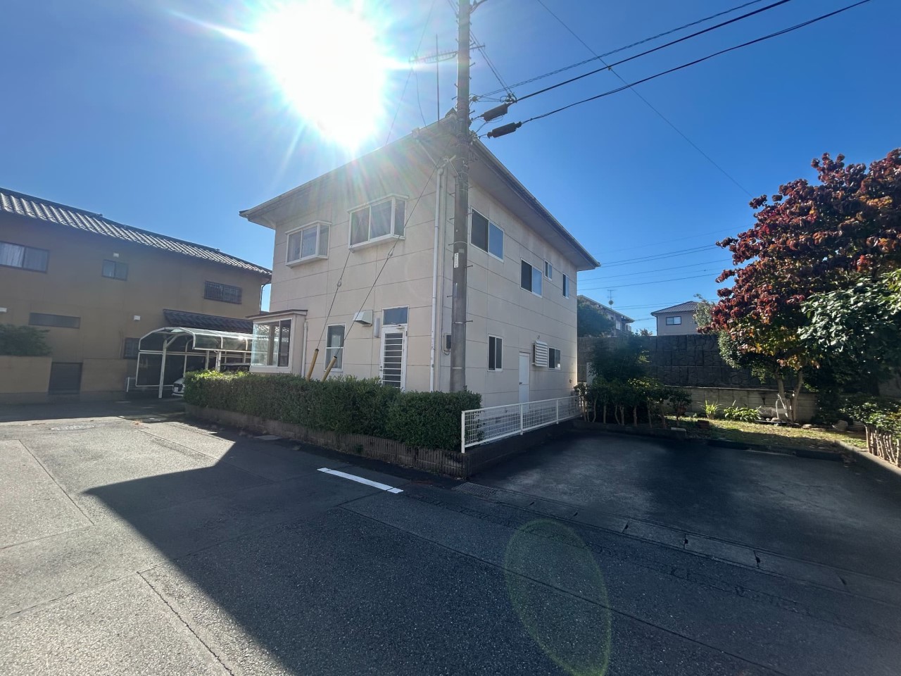 【外観】接道は幅員6mあるため、駐車楽々です♪