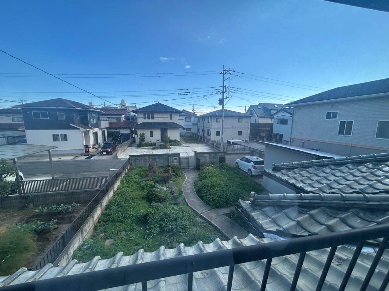 バルコニーからお庭を見下ろした写真です。