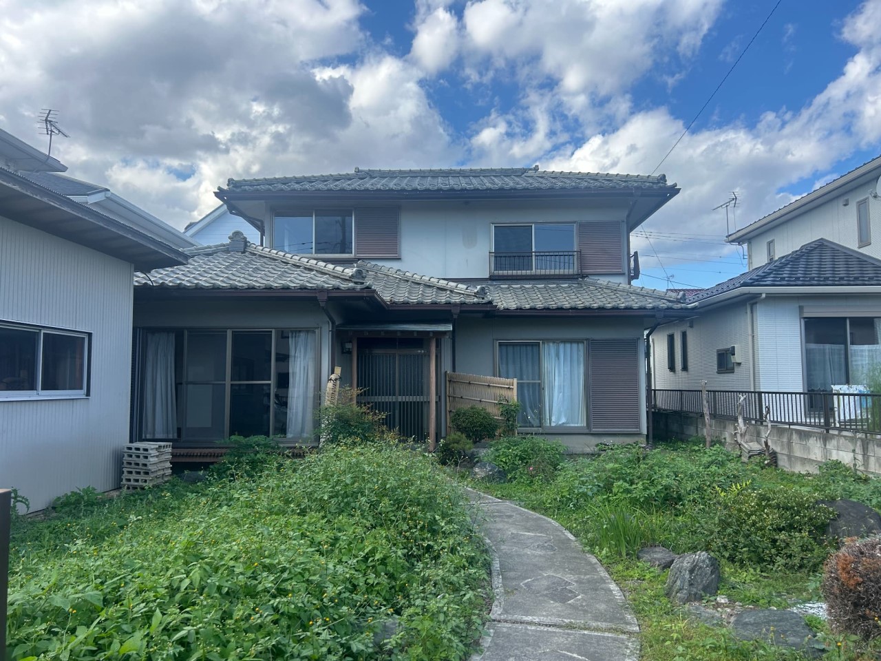 【外観】ひろーいお庭ではBBQやガーデニングも楽しめます♪