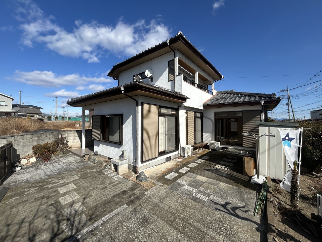 【外観】物置があるので、農作業道具やタイヤなどが収納できます♪