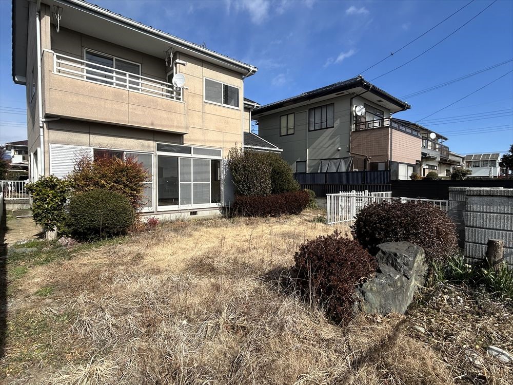 【外観】お庭で家庭菜園やお子様のプールもできちゃいます♪