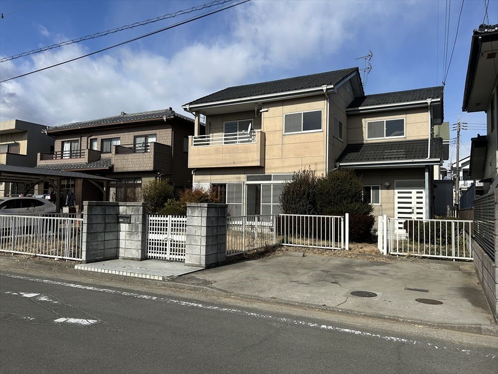 【外観】日当たり良好な南道路♪
