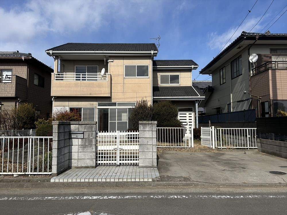 【外観】前面道路の幅員は5.9mございますので、駐車もらくらくです♪