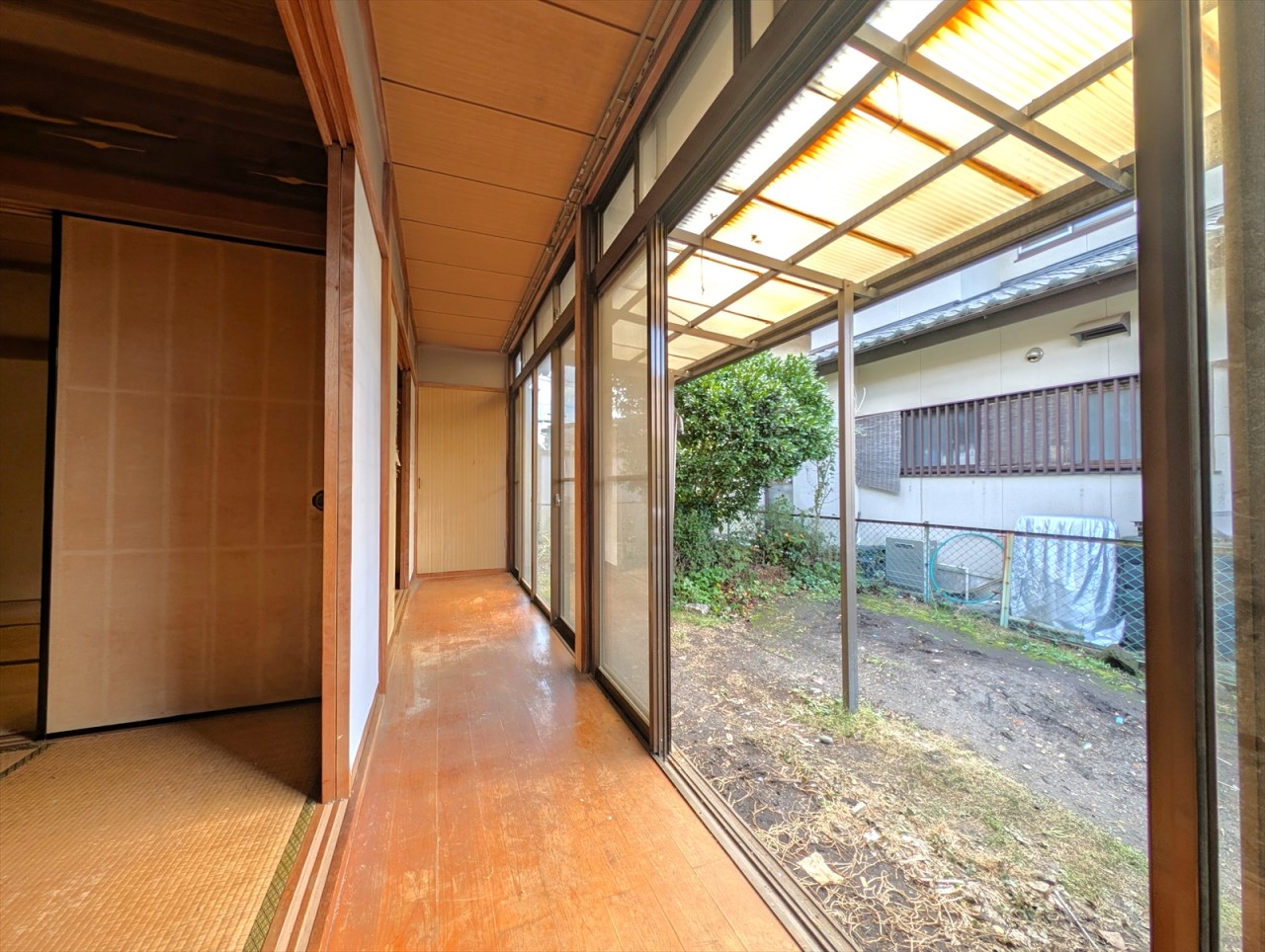 日の当たるあたたかな縁側で日向ぼっこをするのもいいですね♪※リフォーム前の写真です(2025.10月撮影)