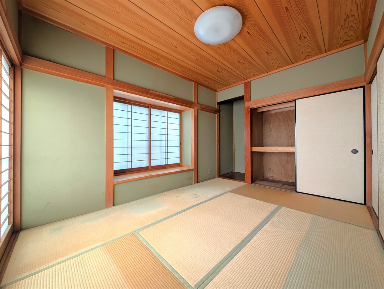 【1F和室】押し入れは来客用のお布団や座布団などをすっきり収納できます♪(2025年10月撮影)※リフォーム前写真