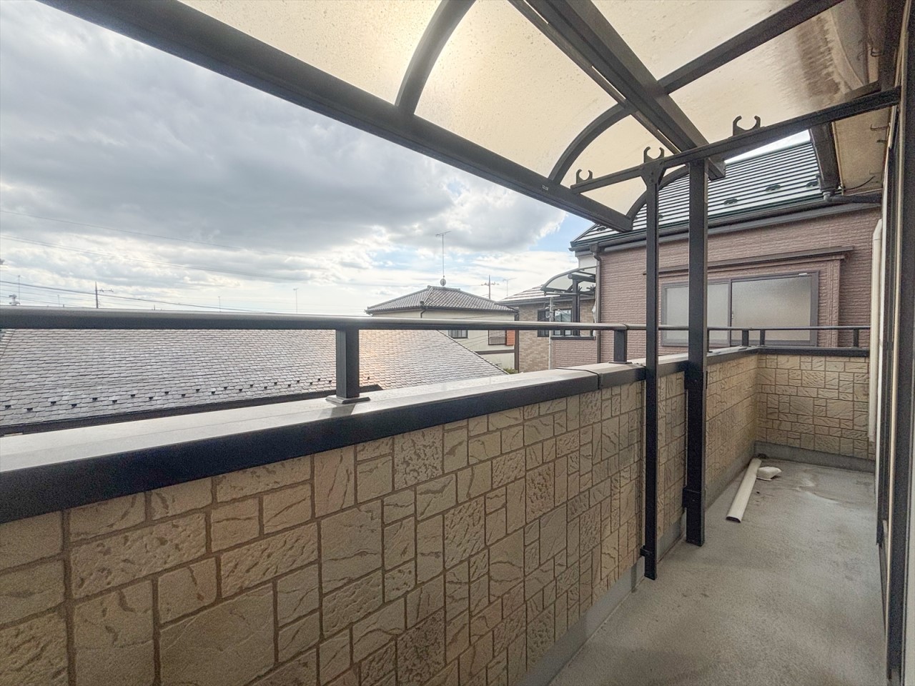 【バルコニー】お布団や洗濯物を沢山干せるバルコニー!(2025年9月撮影)※リフォーム前写真