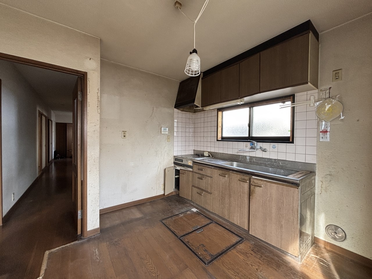 【キッチン】キッチンには窓がついているので換気もばっちりです♪(2026年2月撮影)