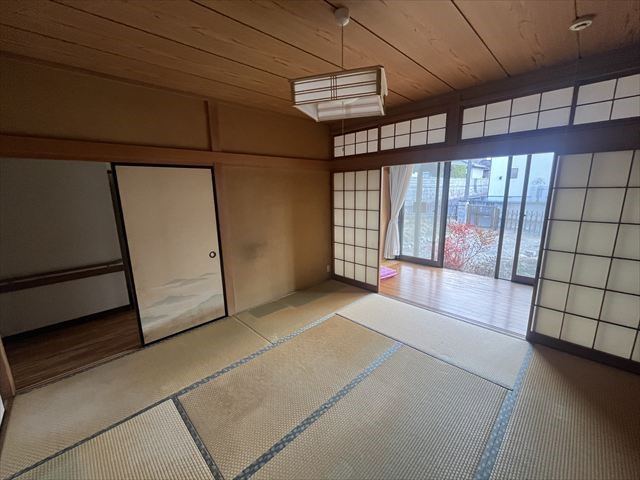 【8帖和室】和室は広く、ゆったりとくつろげる空間です♪※2026年2月撮影