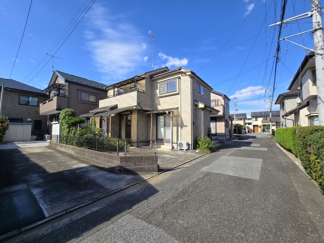 【外観】徒歩圏内に買い物施設が充実した嬉しい立地です♪子育て世帯から老後まで安心して生活ができますね♪(2025年10月撮影)