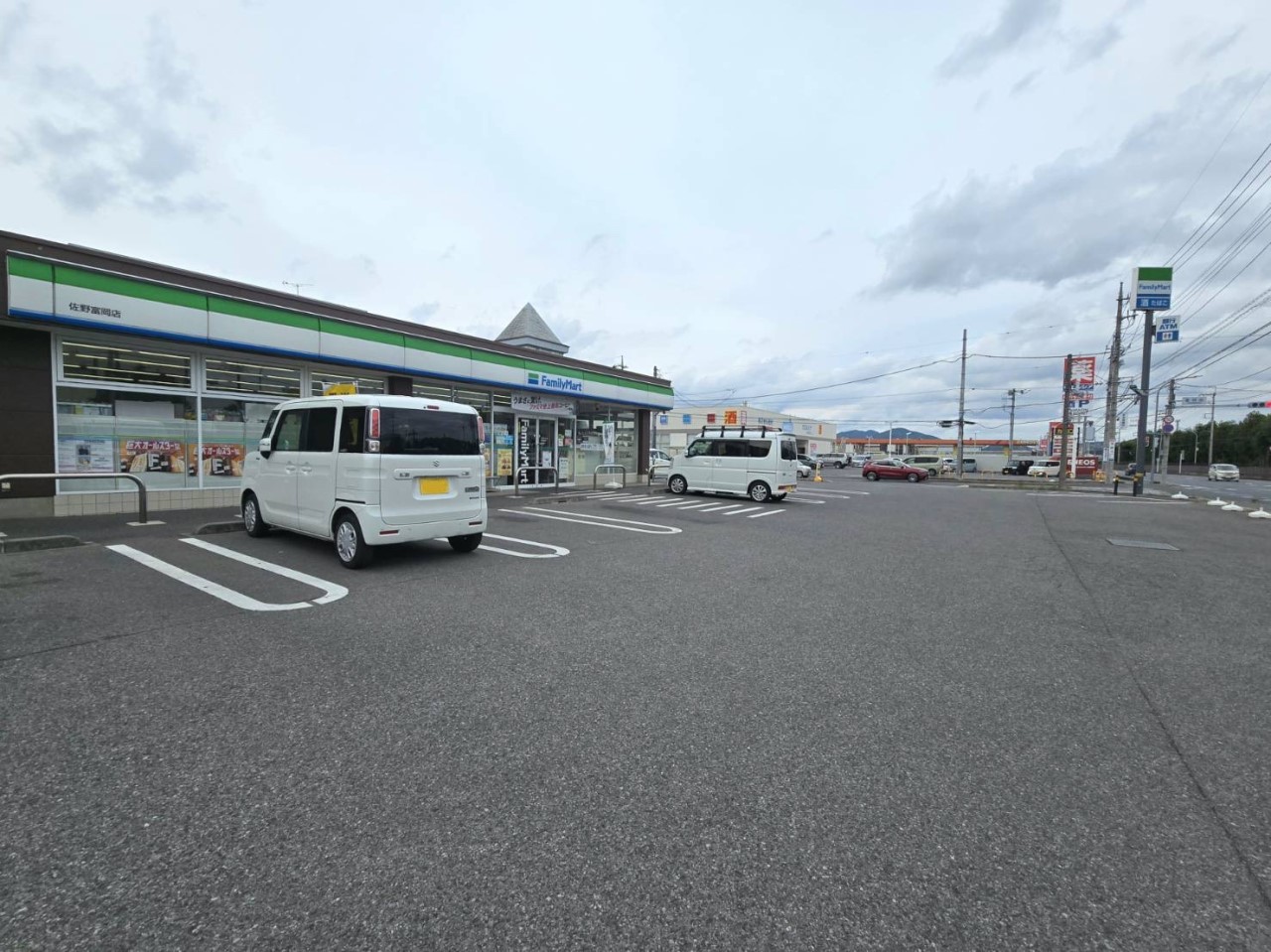 ファミリーマート 佐野富岡店(600m)-
