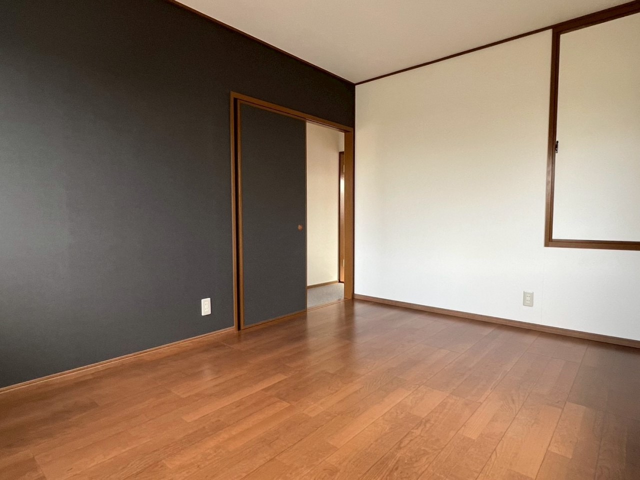 【2F洋室】6帖の2F洋室♪内装リフォーム済みです!!※リフォーム後の写真です。(2026.1月撮影)