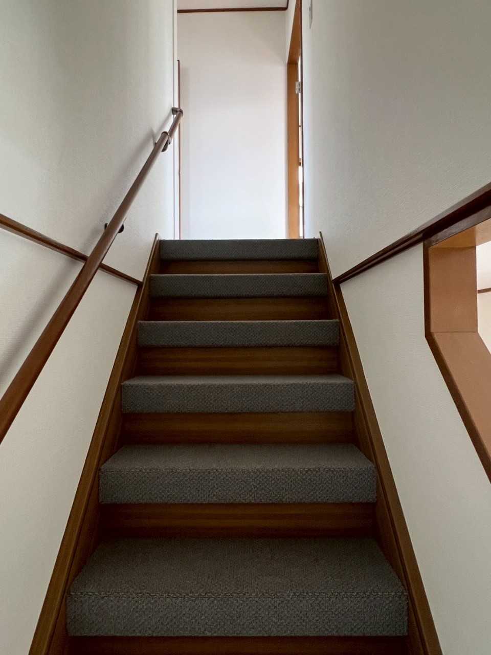 【階段】※リフォーム後の写真です。(2026.1月撮影)