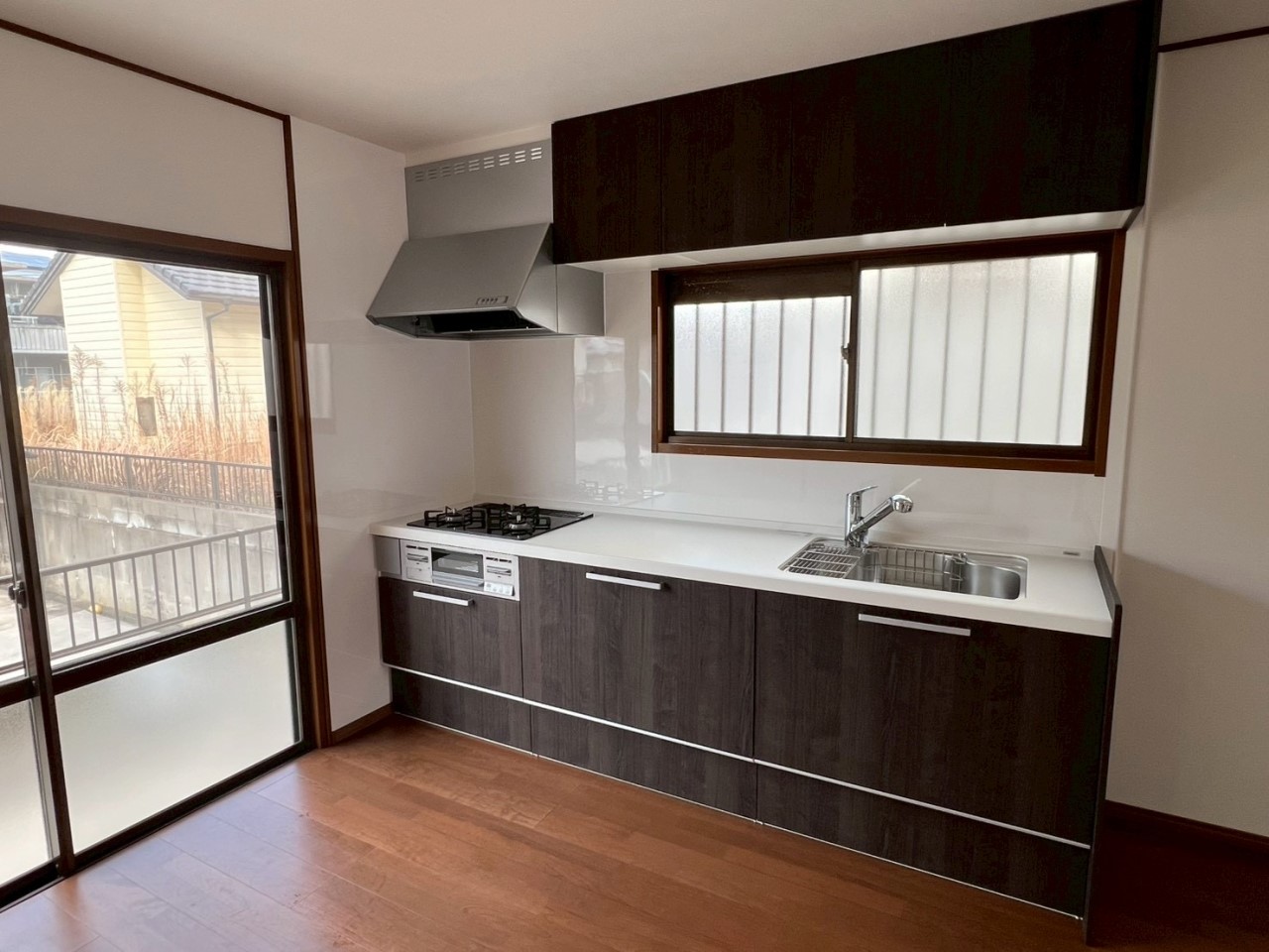 【キッチン】お洒落で使いやすいキッチン♪窓があるので換気も◎※リフォーム後の写真です。(2026.1月撮影)