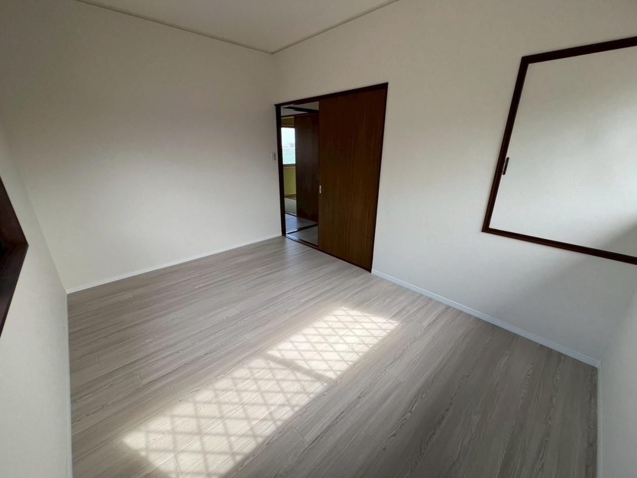 【洋室】※リフォーム後の写真です。(2026.5月撮影)※2Fは4部屋あるのでお子様それぞれに個室を与えることができます♪