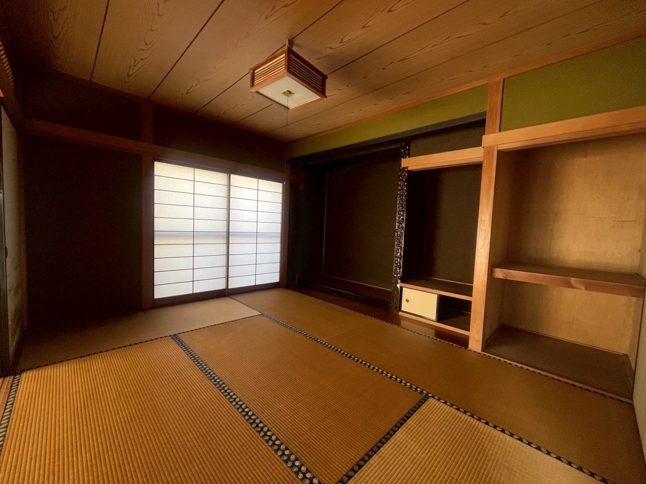 【和室】※現況販売となります。(2026年3月撮影)床の間・仏間付きの6帖の和室♪