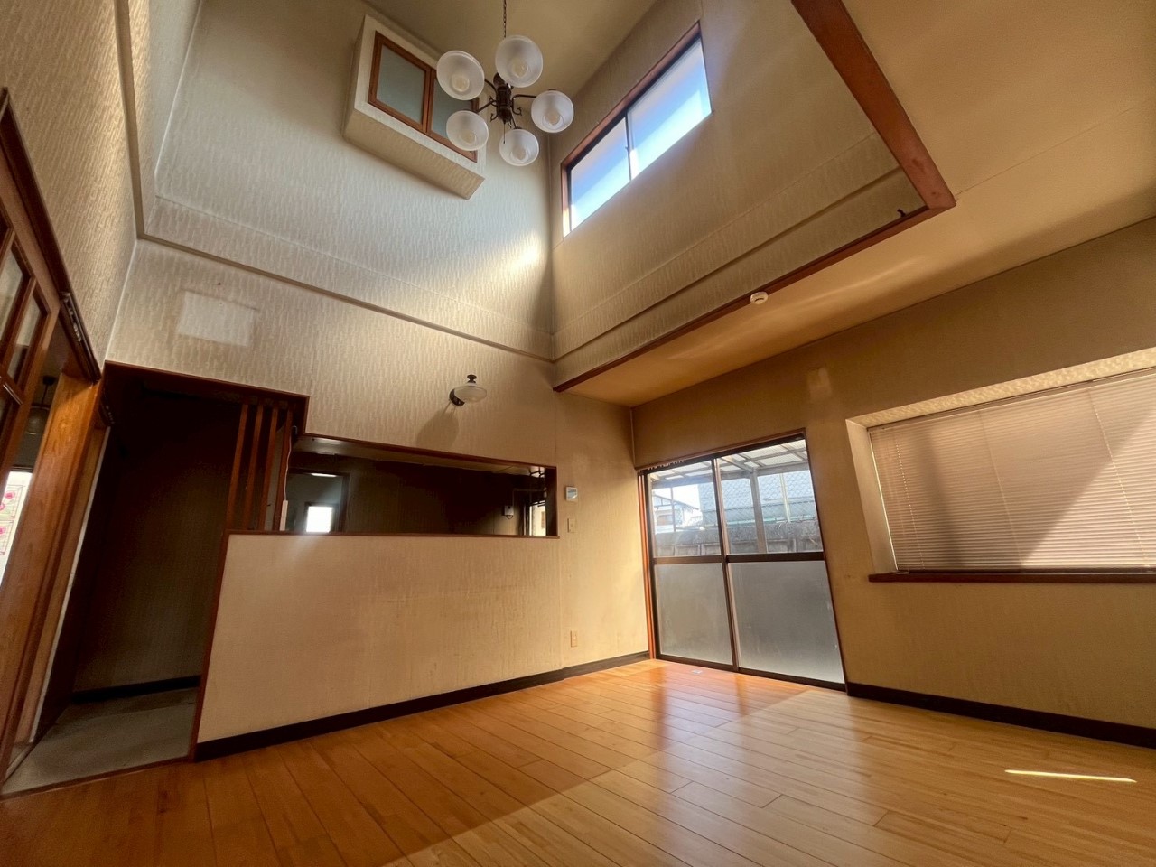 【LDK】※現況販売となります。(2026年3月撮影)吹き抜けで開放感のあるLDK♪