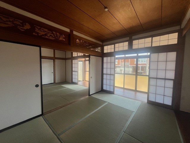 しっとりと落ち着いた雰囲気の和室