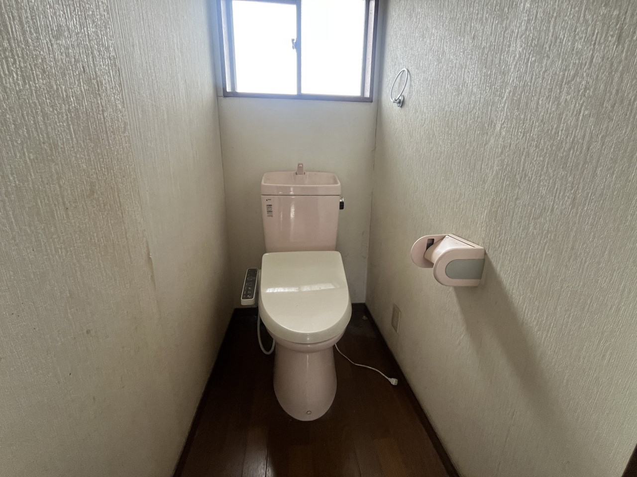 【トイレ】トイレには快適な温水洗浄便座付き