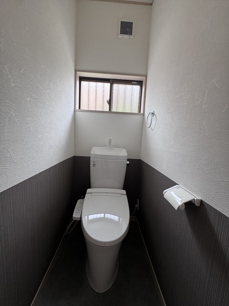 【トイレ】明るく清潔感のあるトイレです!