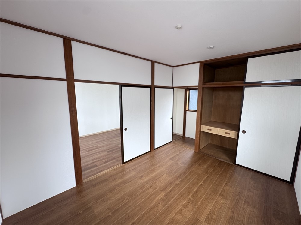 【2階洋室】真ん中の襖を開ければ隣の部屋に行けます♪大きな一つのお部屋として使うこともできます♪