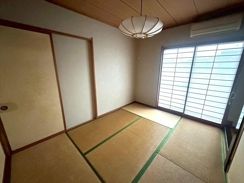【離れ和室】1階にあるリビングと離れた和室は客間としても便利に使えます!