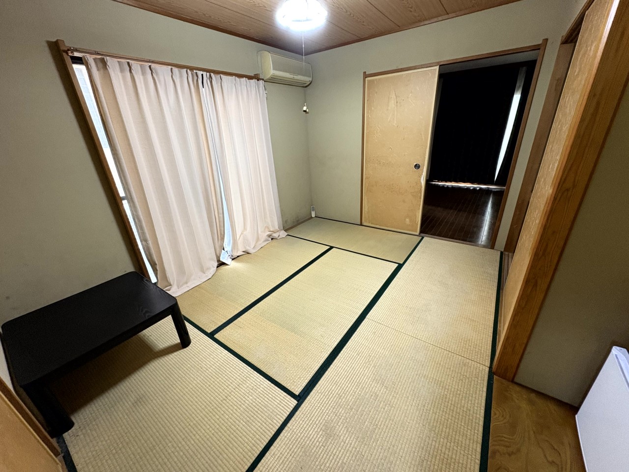 1F6帖の和室は玄関からも出入りができます♪※現況販売となります(2025.10月撮影)