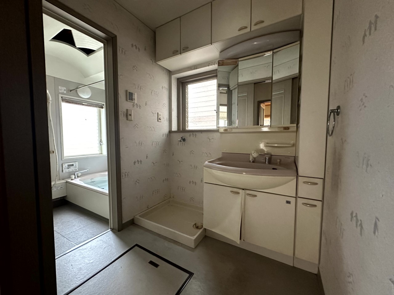 【洗面所】窓付き洗面所で湿気がこもらず、毎日清潔な空間を保ちます♪※2026年2月撮影