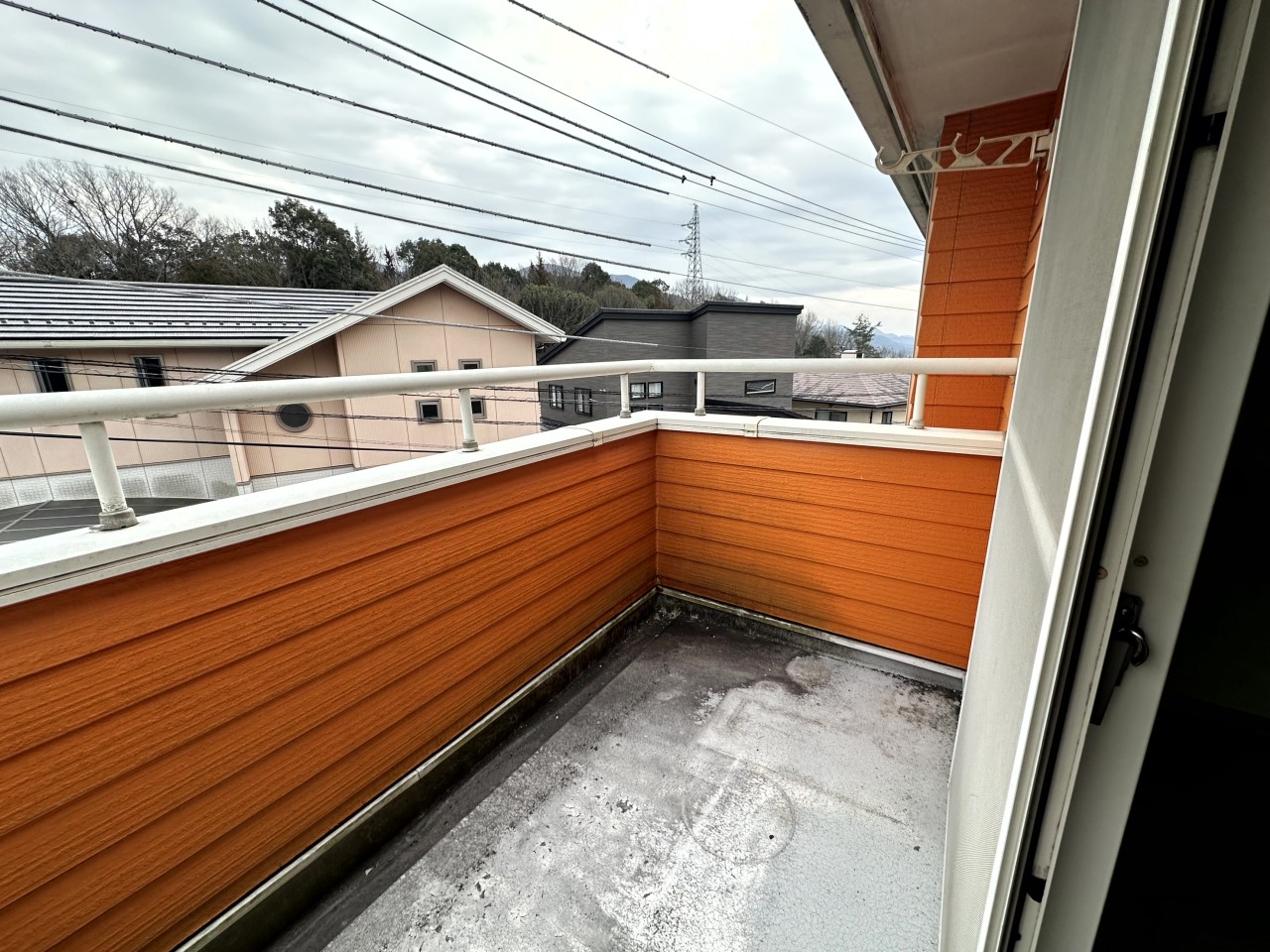 【バルコニー】午前中から日の当たる南東向きバルコニー♪※2026年2月撮影