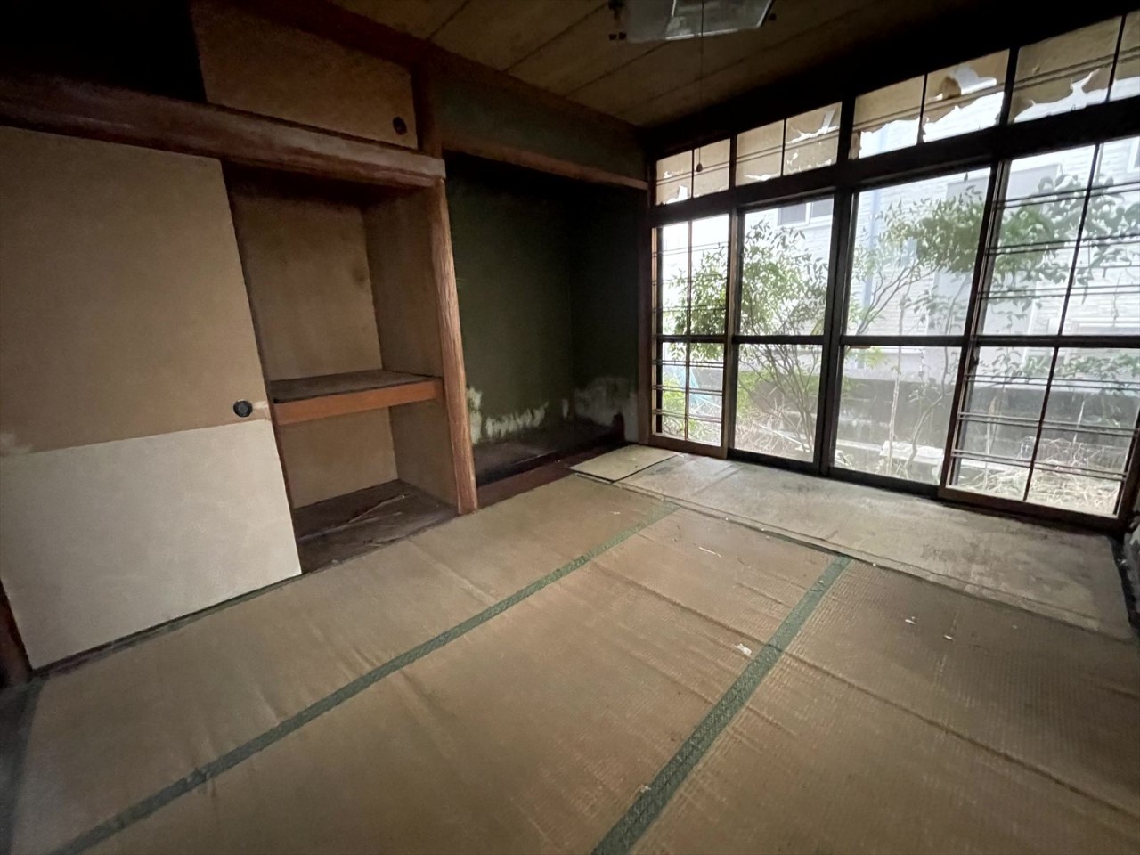 【1F和室】※現況販売となります。(2026年3月撮影)大きな押入れと床の間付き♪お布団なども沢山収納できます♪